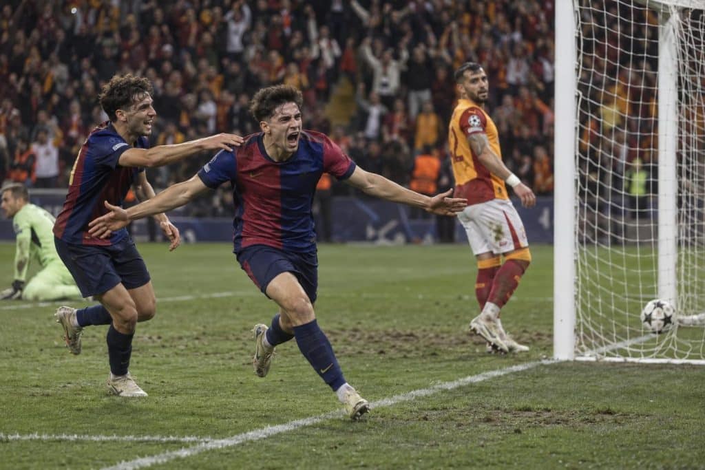 Jugadores del Barcelona y del Galatasaray durante el duelo de Champions
