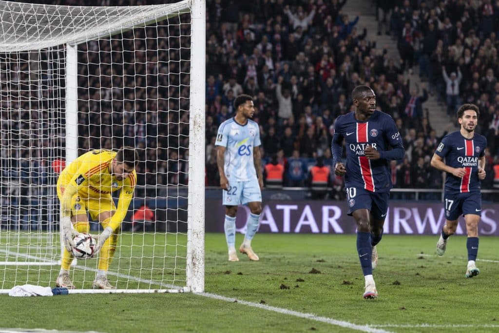Ousmane Dembélé con el PSG ante el Estrasburgo