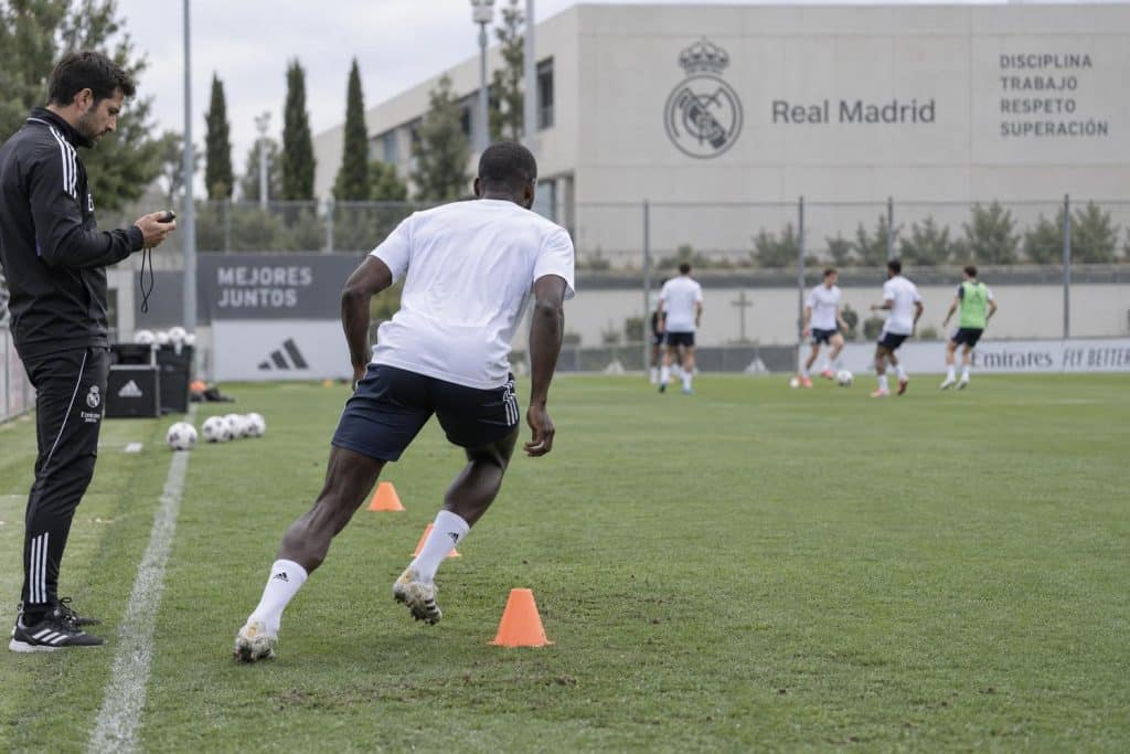 Ferland Mendy con el Real Madrid tras su operación de muslo