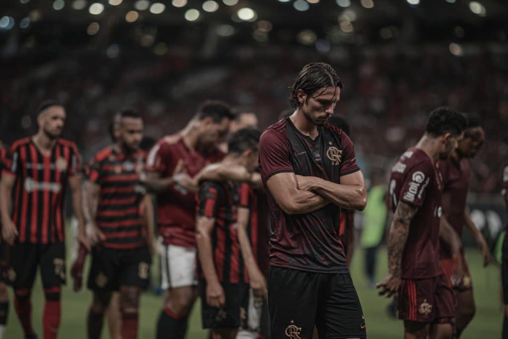 filipe luis preocupado en maracana