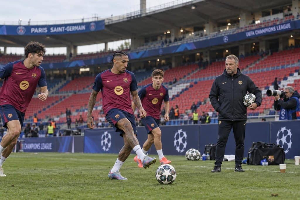 Hansi Flick confirma el regreso de Raphinha al Barça ante el PSG