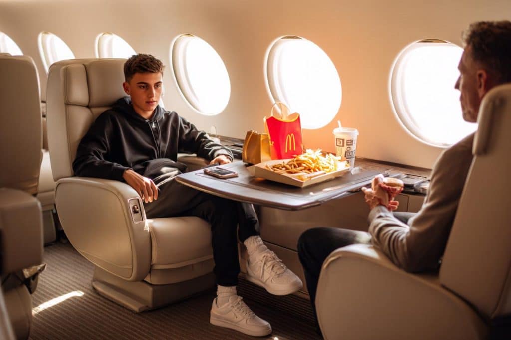 foto de mcdo en jet privado