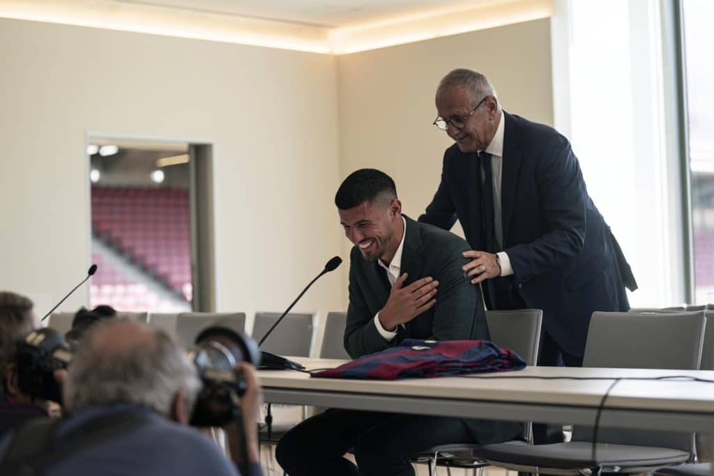 joao cancelo ficha por el barca