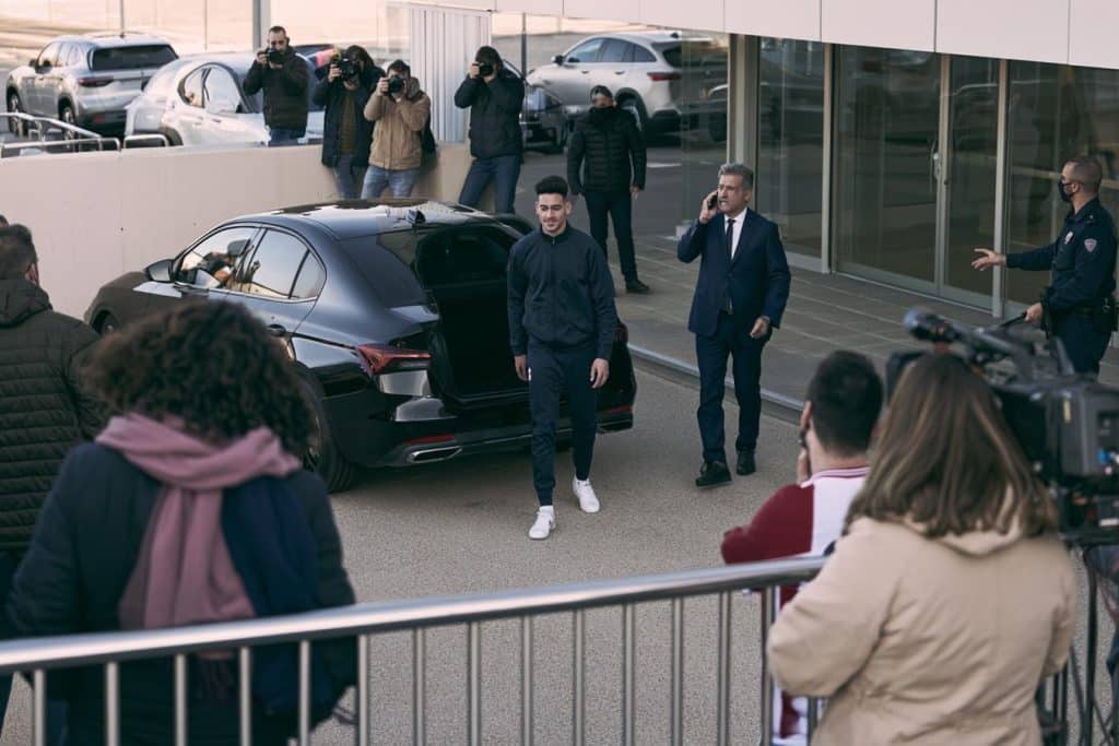 julian alvarez cerca del barca