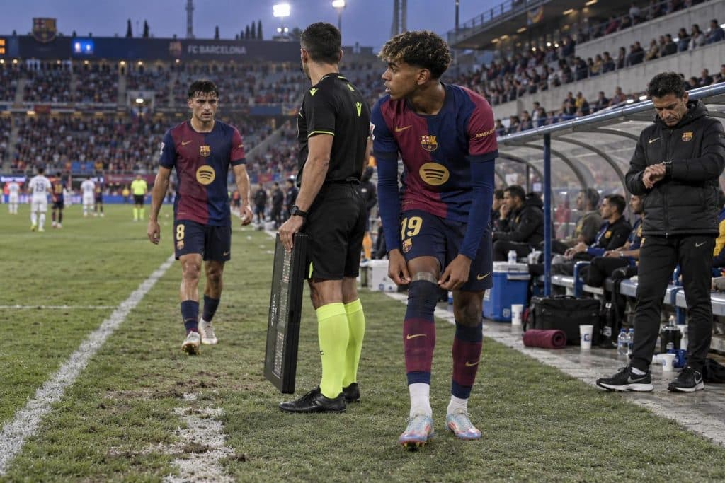 Lamine Yamal con la camiseta del Barça, en el foco por sus minutos
