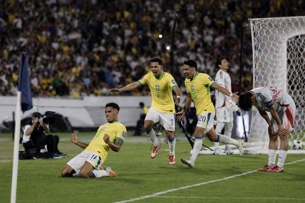 martinelli salva a brasil ante japon