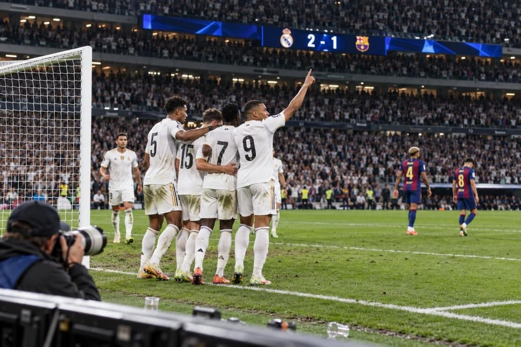 Mbappé frente al Barcelona en el Clásico ganado por el Real Madrid