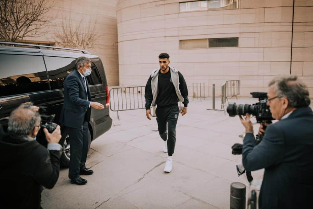 mbappe preocupa por su rodilla