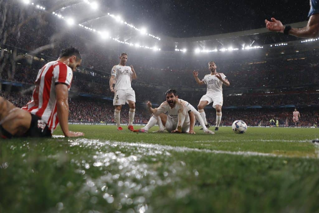 mbappe reclama penalti al arbitro