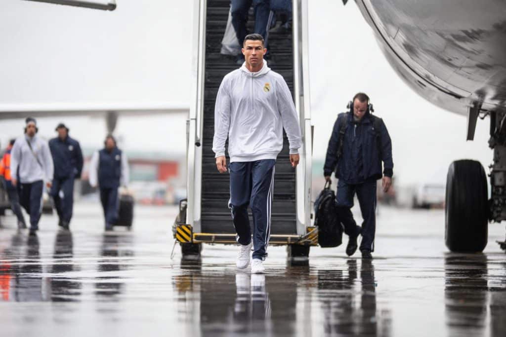 mbappe viaja con real madrid manchester