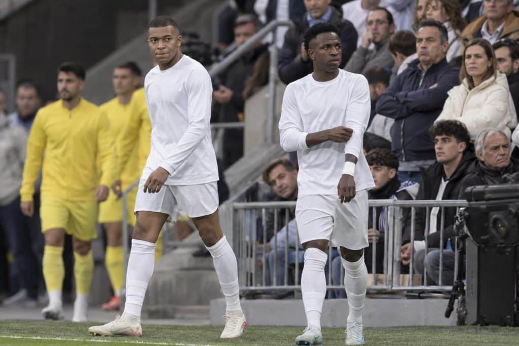 Mbappé y Vinícius en el Bernabéu antes del duelo ante el Villarreal