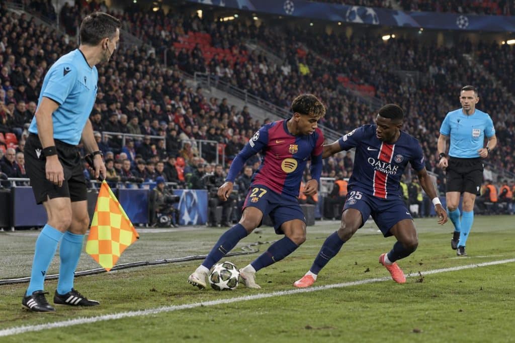 Michael Oliver, árbitro del PSG-Barça con cuatro triunfos parisinos