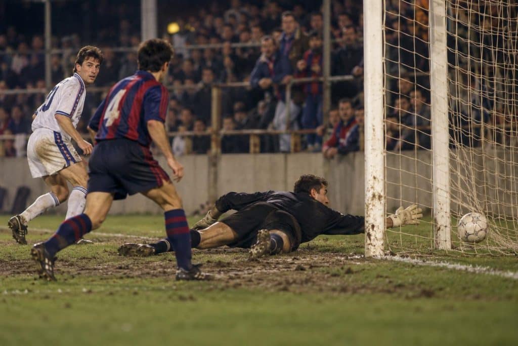 José Mourinho en el banquillo del Barça en 1998, año del gol de Tito Vilanova