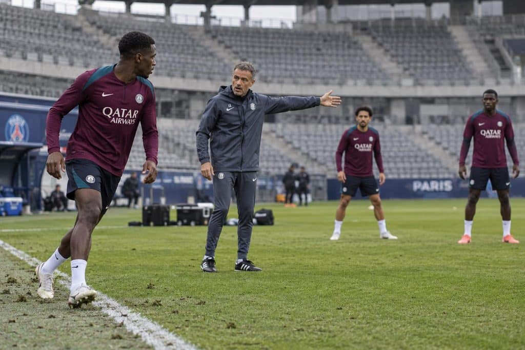 Nuno Mendes con la camiseta del PSG, baja por lesión ante el Barça