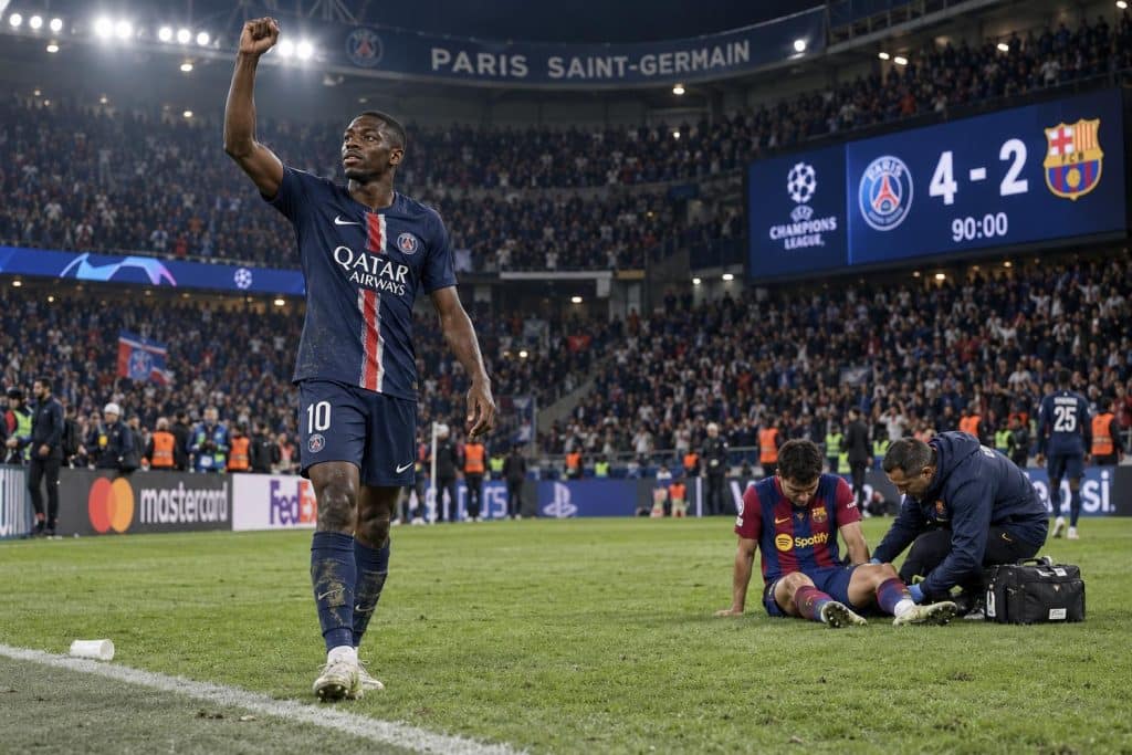 Jugadores del PSG y Barcelona en una noche de seis goles