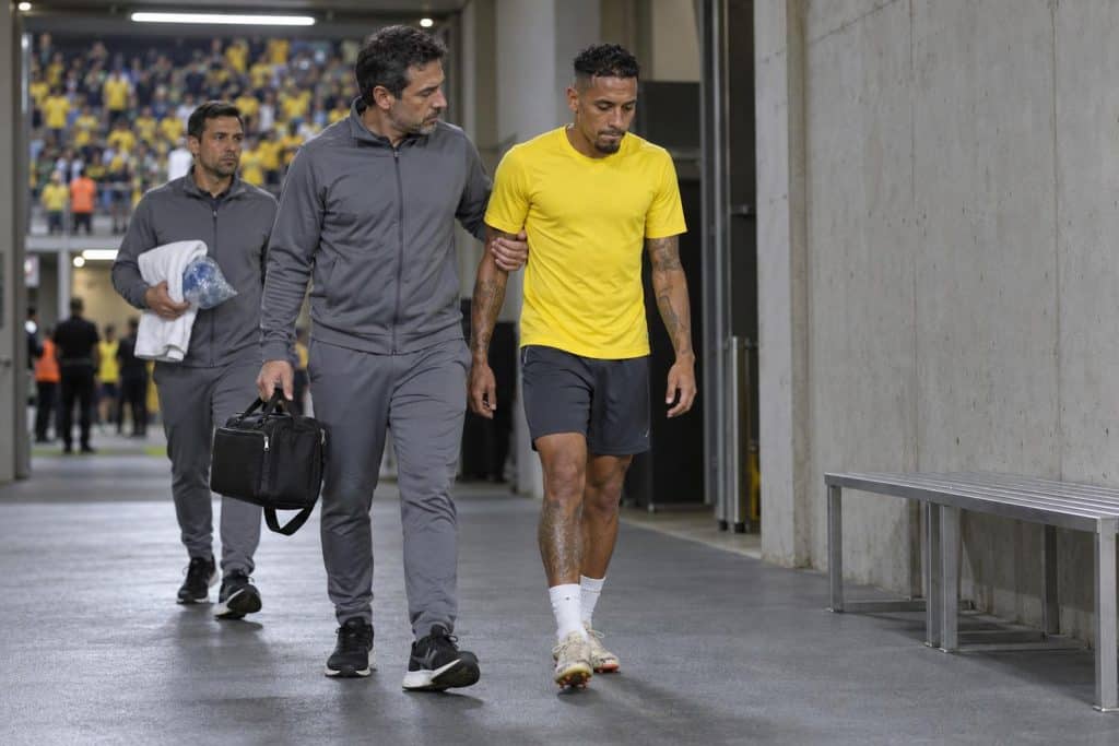 raphinha lesionado con brasil regresa al barcelona