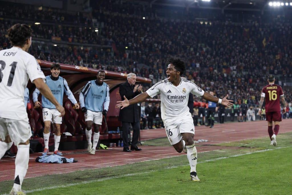 Espí y Endrick celebran la remontada del Real Madrid en Roma