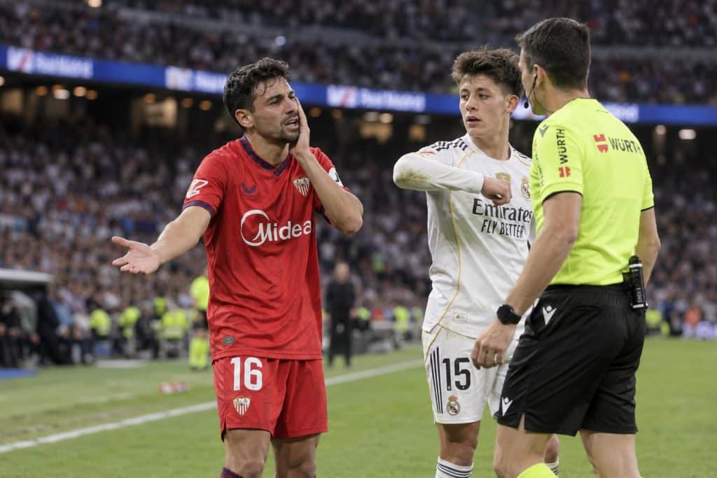 Sevilla y Real Madrid disputan un duelo en el Santiago Bernabéu