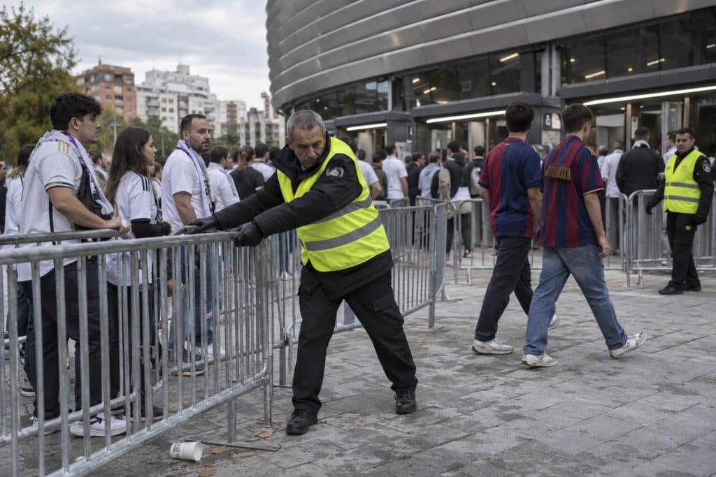 Vinicius y Diomandé en una imagen sobre las dudas previas al Clásico