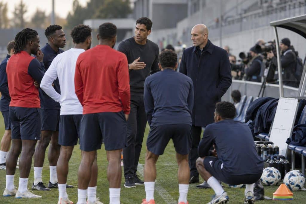 zidane debuta con francia junto a varane